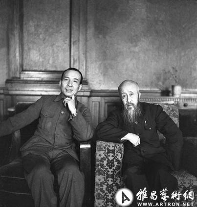 历史的“暗室”：周海婴早期摄影展