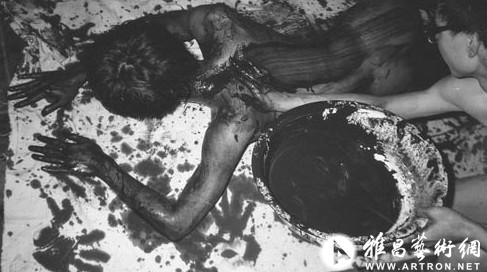 中国首次裸体行为艺术第一人:王蓬
