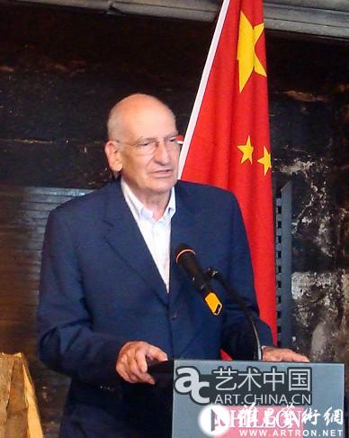 瑞士联邦前总统库什潘在开幕式上致辞