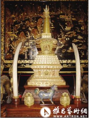 "中国馆"内收藏文物1000余件,展出320件,全部是1860年从圆明园掠夺的