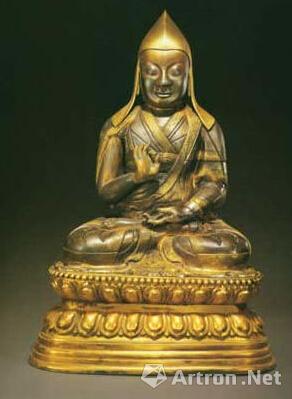 三世章嘉呼图克图茄贝多吉银间镀金像(北京故宫博物院藏)