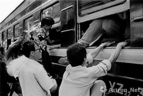 上世纪八九十年代挤火车的情形