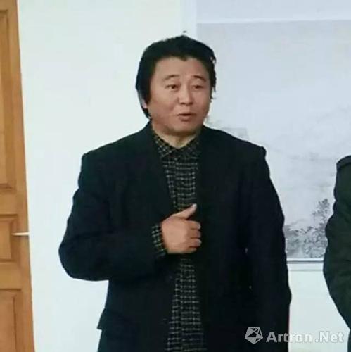 安徽省美协副主席,滁州学院美术与设计学院院长赵振华主持开幕式