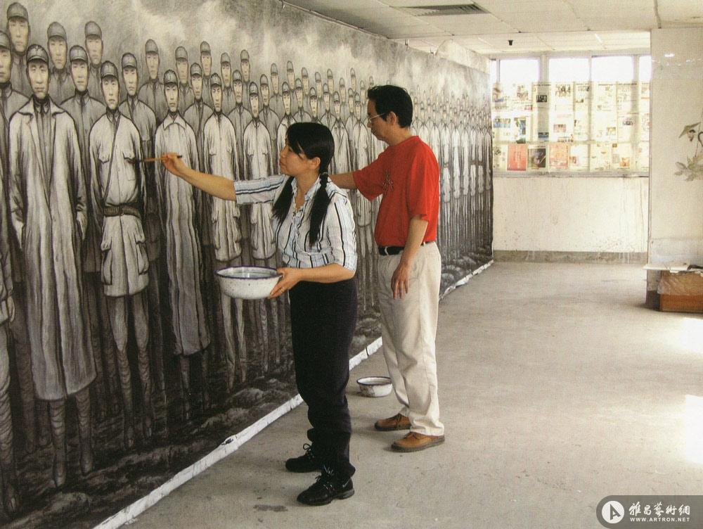 艺术家黄嘉明与康金梅在创作《新四军百名英雄谱》