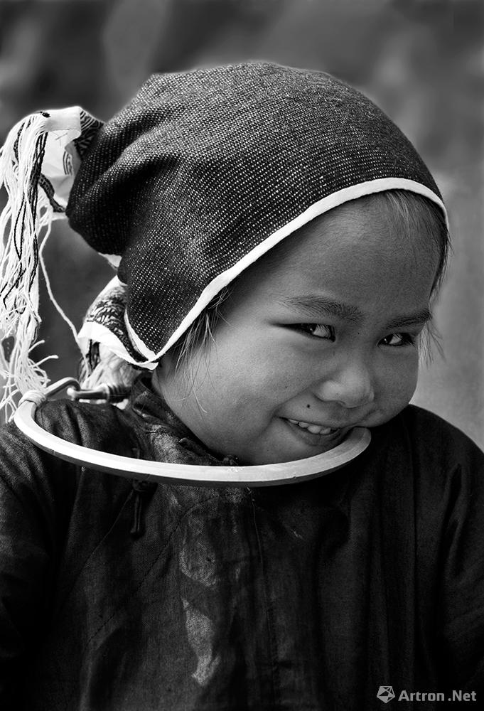 阳光作品：害羞的侗族女孩