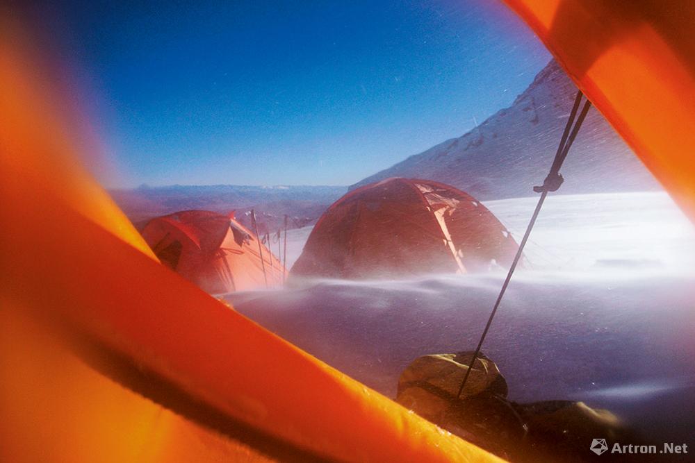 王石作品：2008.10.1 海拔7100米处的希夏邦马峰突击营地。