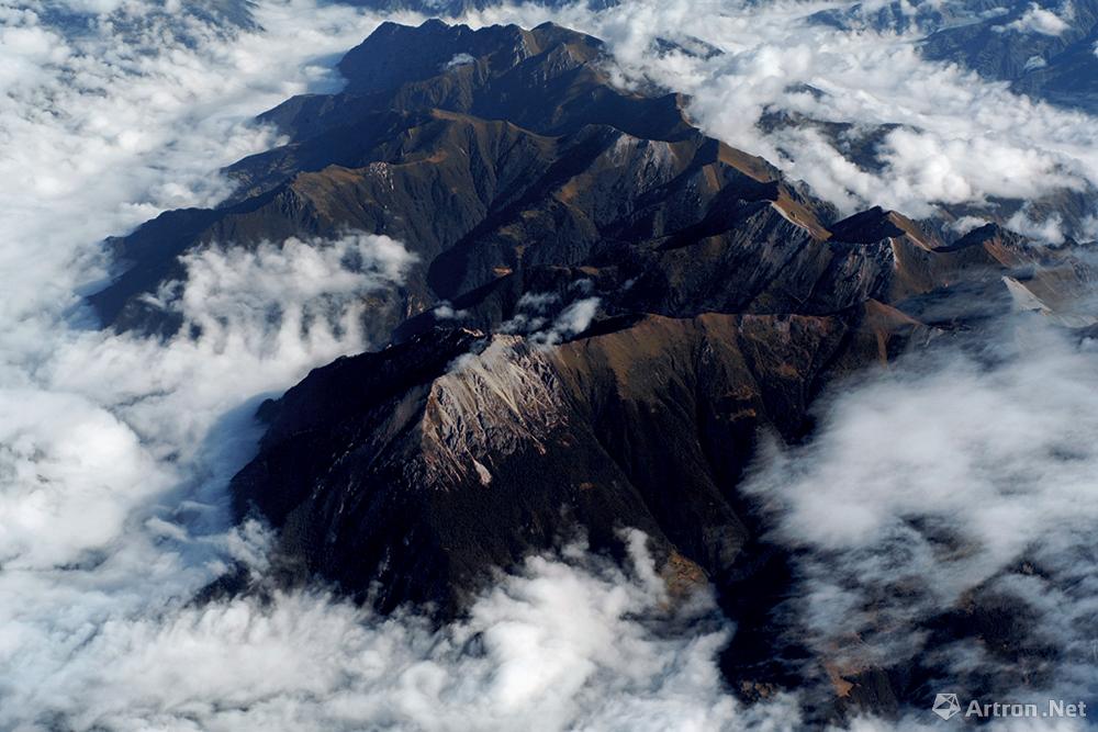 王石作品：2008.9.11 在攀登希夏邦马峰时半途拍下这张鸟瞰图。