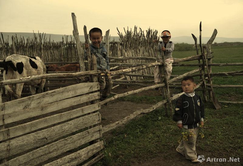 宝音作品：2011年7月，内蒙古呼伦贝尔鄂温克旗《童趣》