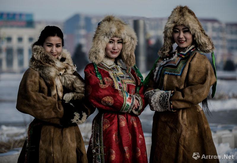 高雪峰作品：乌里雅苏台的蒙古人 10
