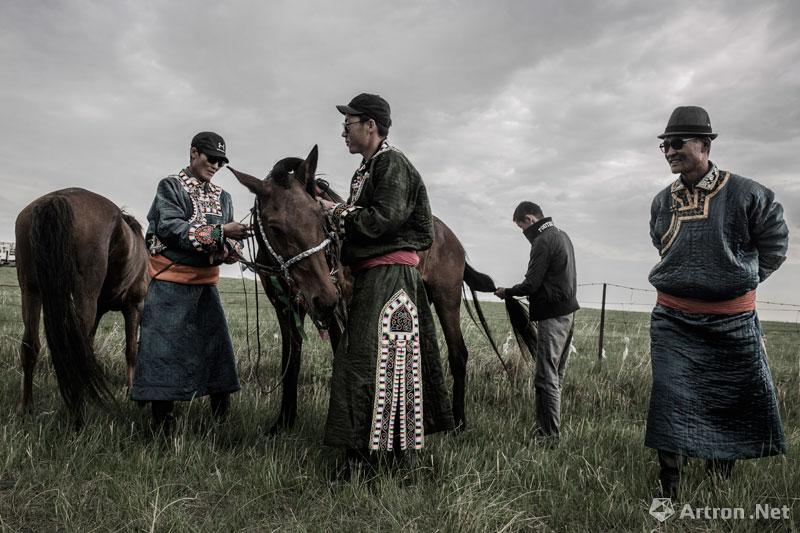 高雪峰作品：乌里雅苏台的蒙古人 11