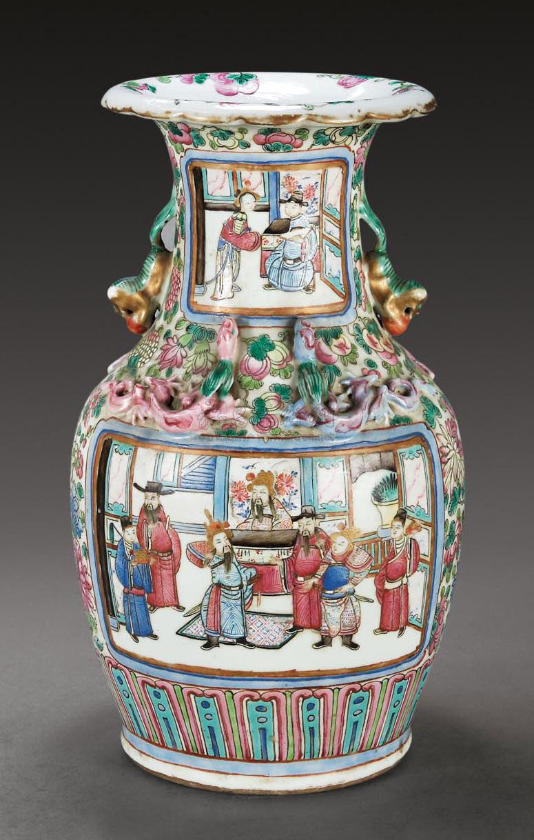 *1564 清同治 粉彩开光人物瓶