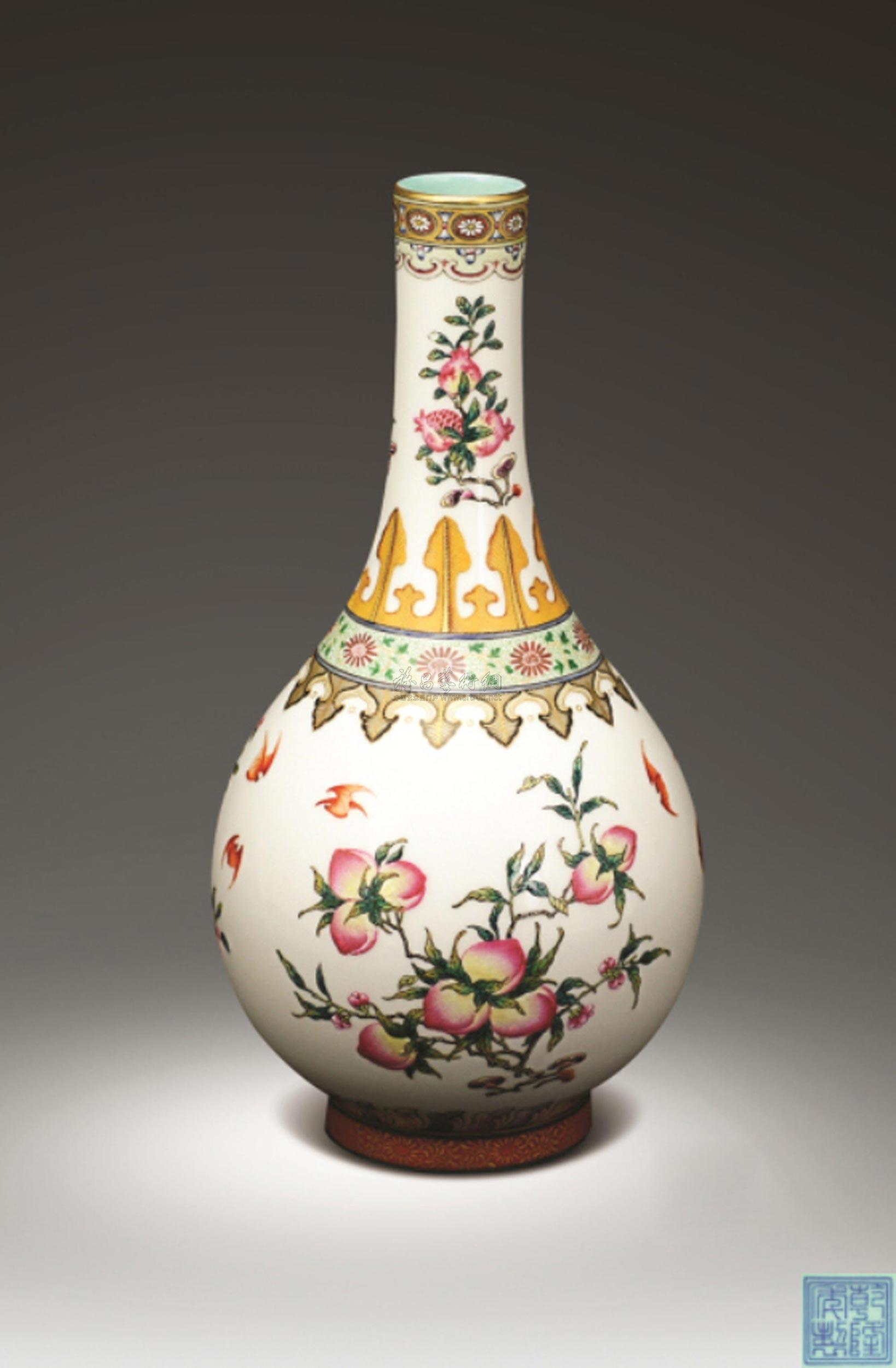 0304 清 乾隆 珐琅彩三多三果纹胆瓶