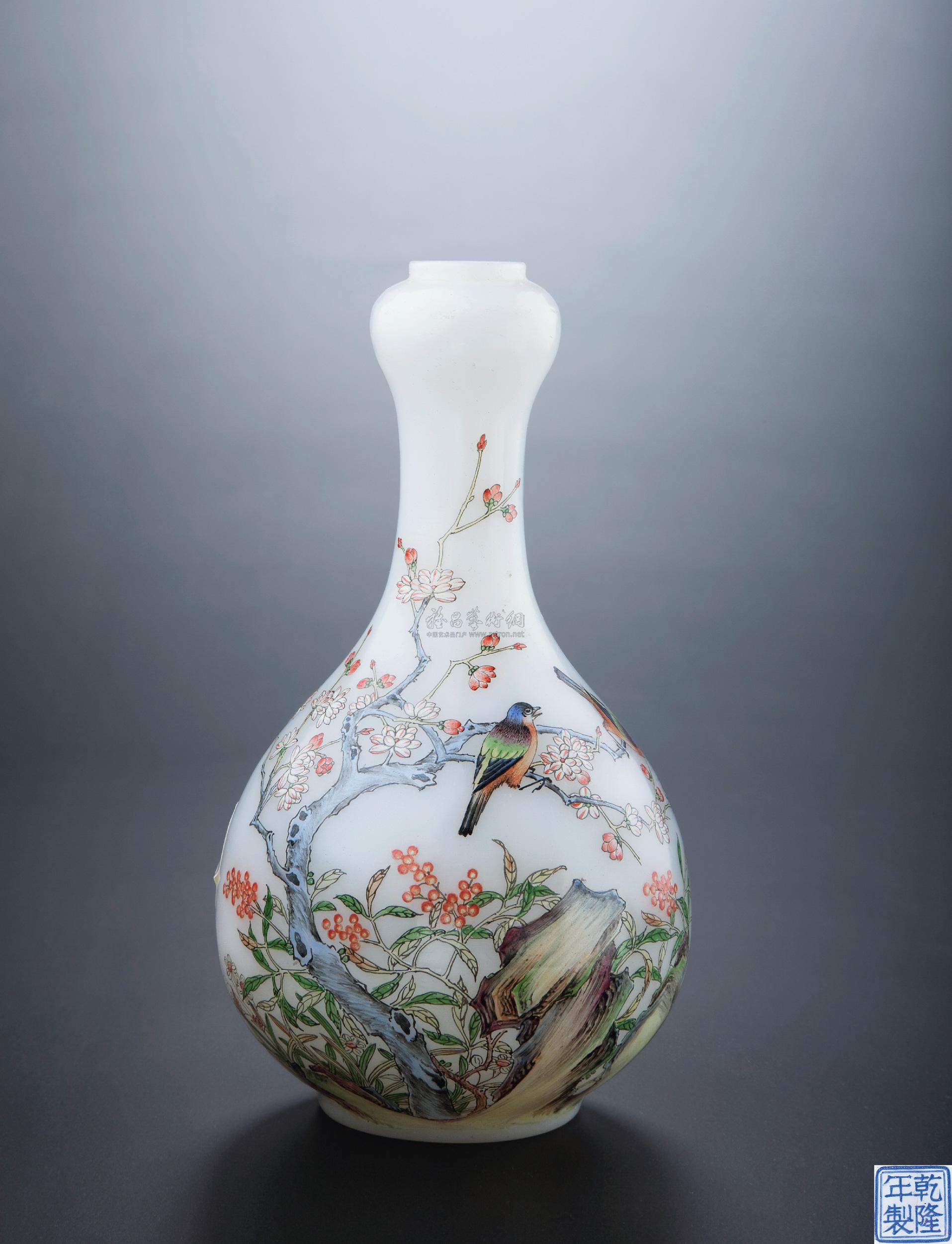 2018 清乾隆 料胎画珐琅花鸟纹蒜头瓶