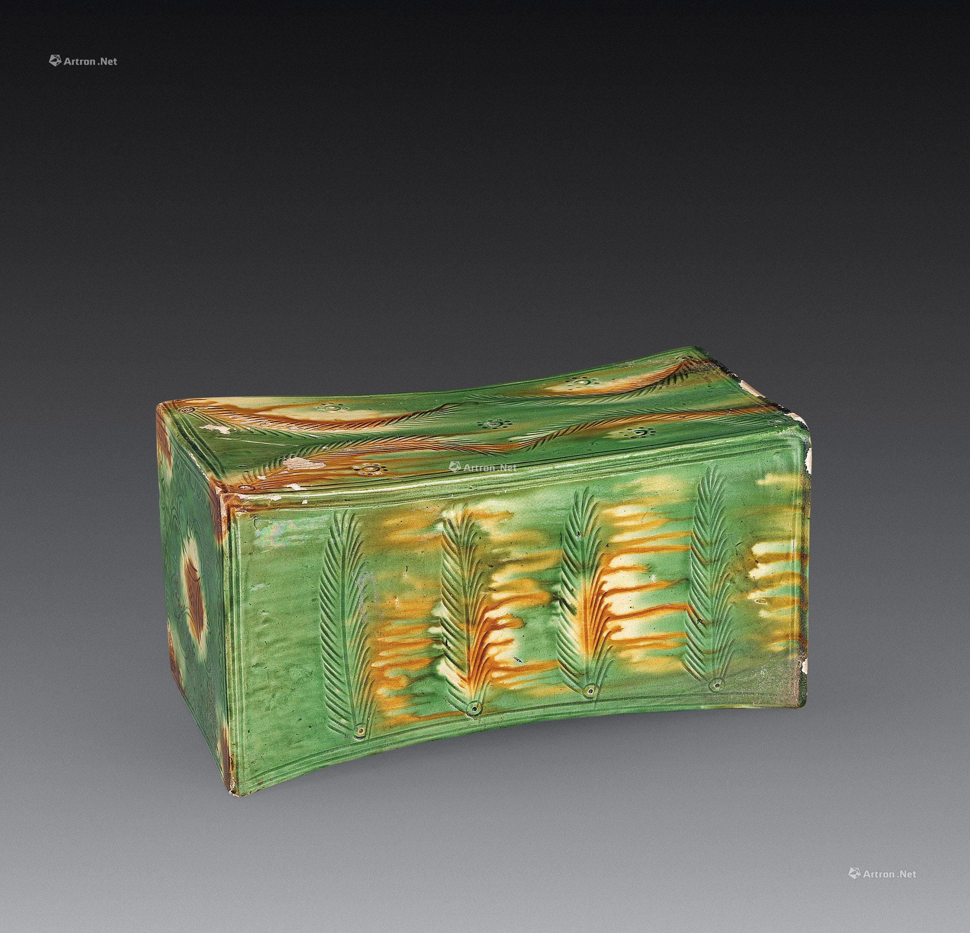 2952 唐代 唐三彩刻树叶纹枕