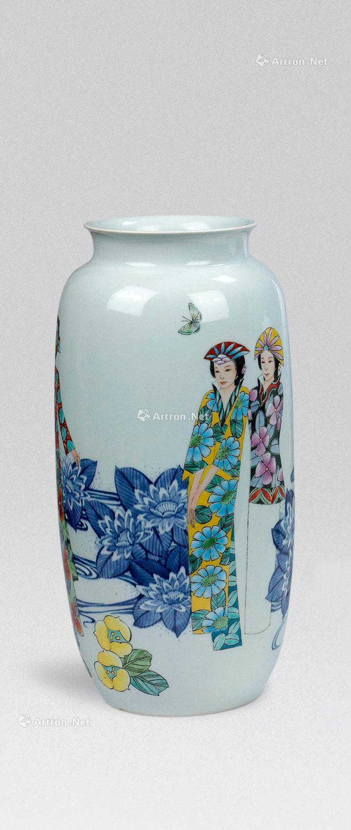 7136 彭松古彩仕女瓶