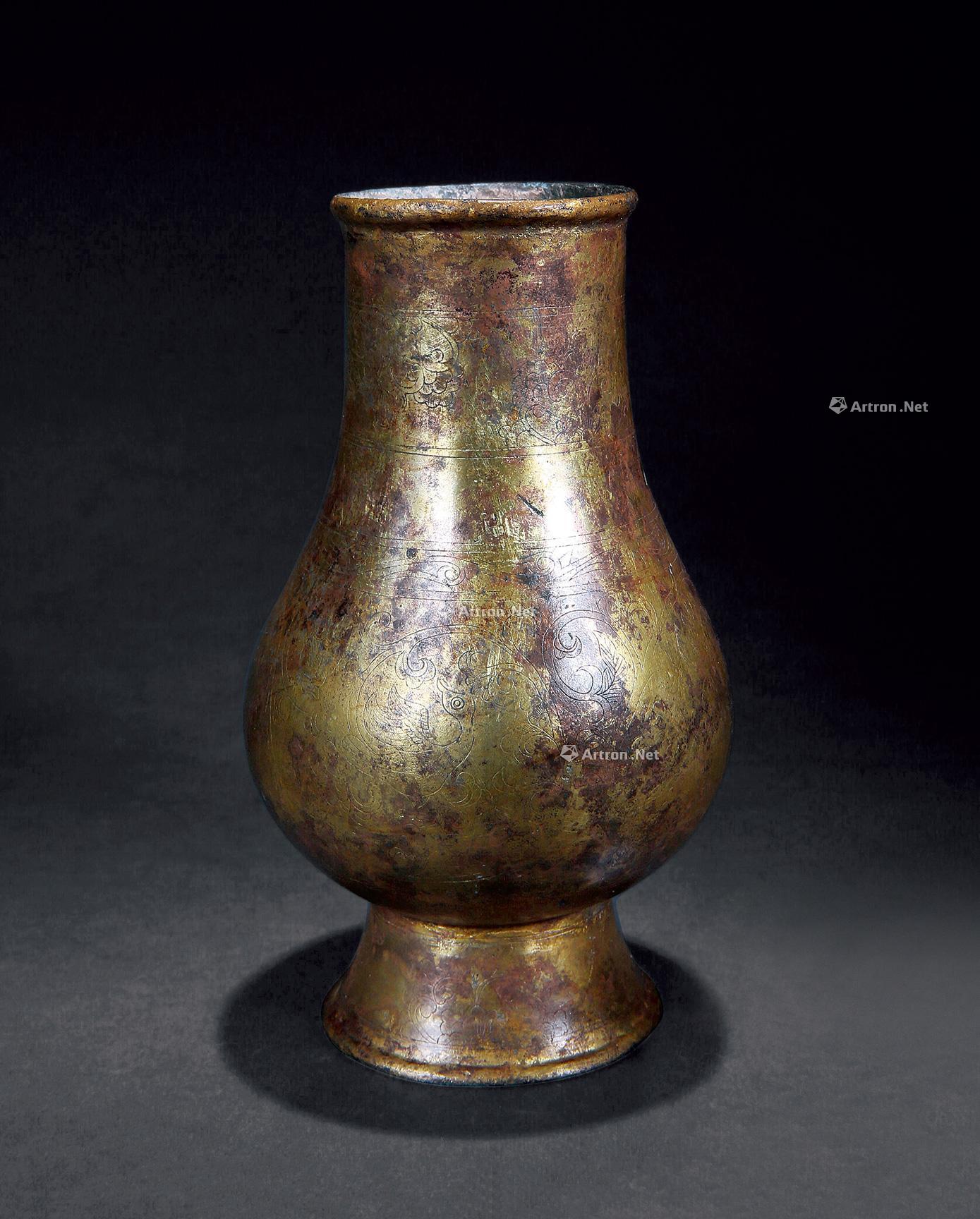 0834 宋 铜鎏金錾刻花卉纹觯瓶