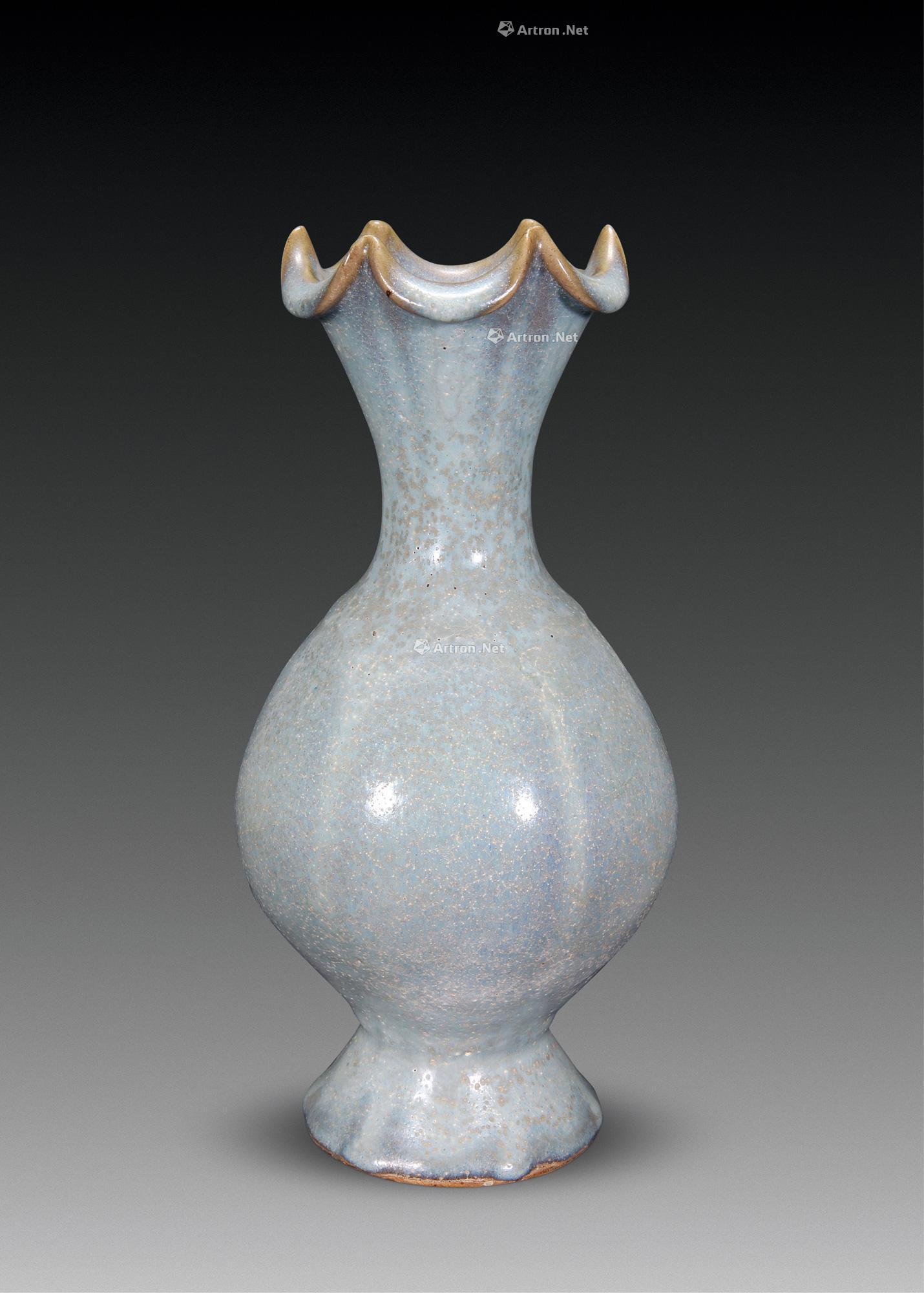 1106 金 钧窑月白釉花口瓶