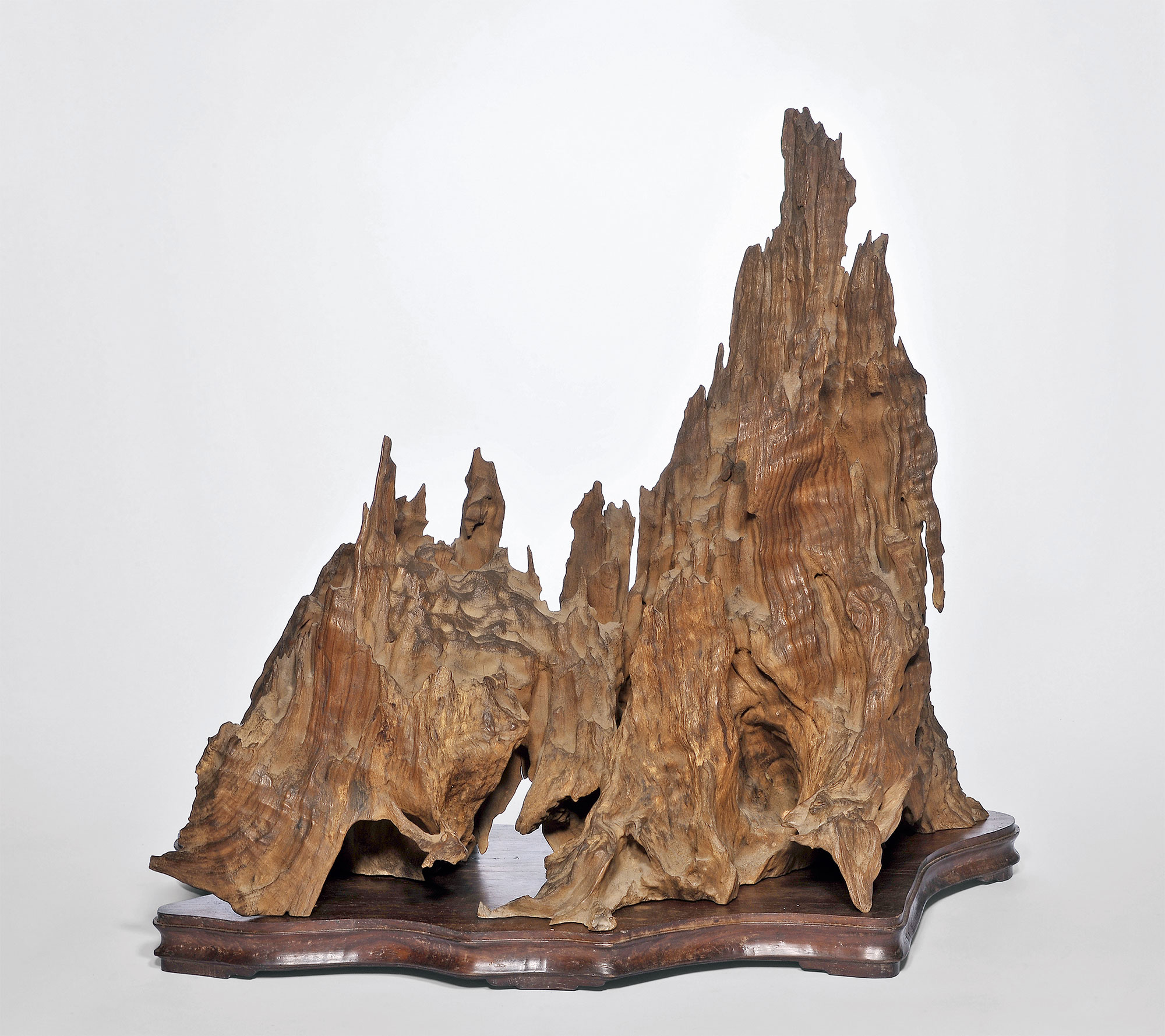 4805 清 天然树根山子