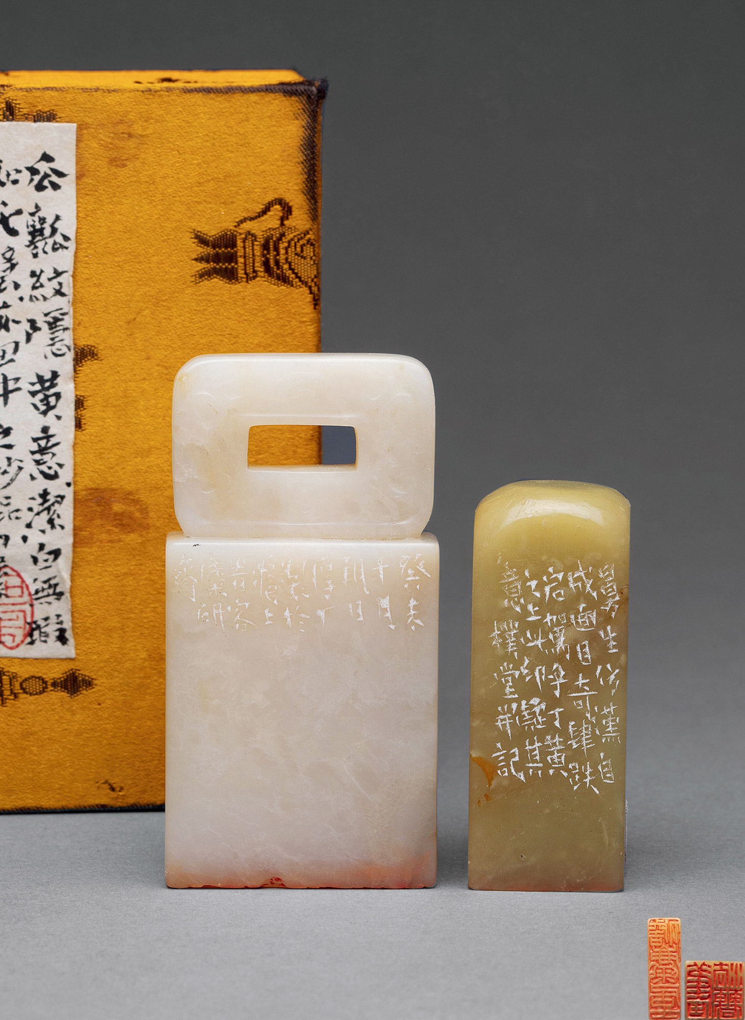 4284 吴朴堂刻 寿山石,青田石印章 (两方)