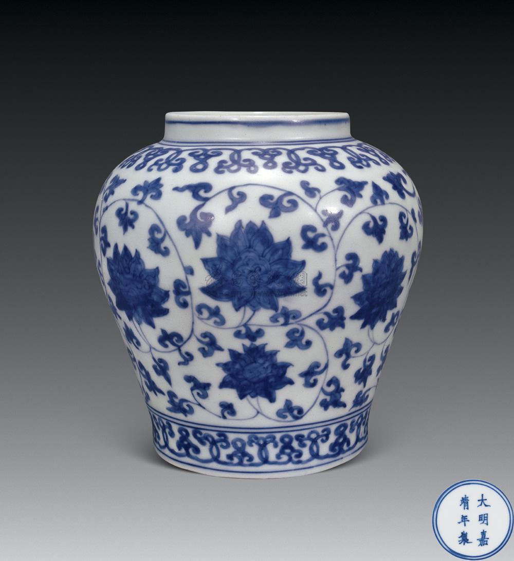 1474 明嘉靖 青花缠枝莲纹罐