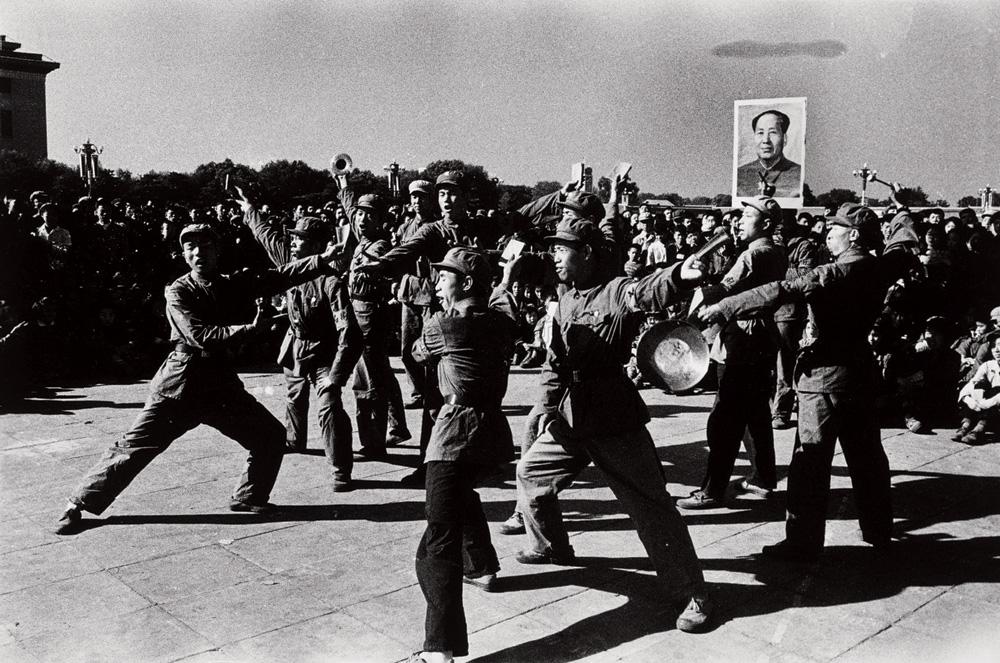 0265 1966年作 天安门广场的忠字舞 柯达专业相纸 作者亲手放大