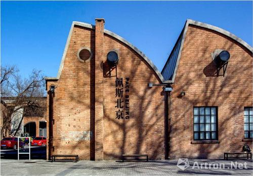 香格纳画廊的负责人是劳伦斯·何浦林,是一个外国人,香格纳画廊有个