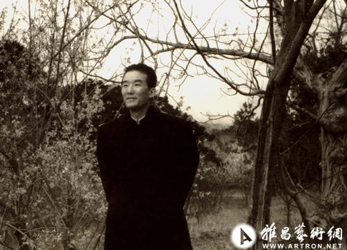 2.26-1966.5.18)原名邓子健,笔名邓云特,殷洲,左海,马南邨等.