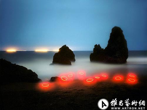艺术家灯光雕塑让平凡无奇变身梦幻仙境