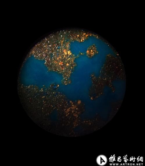 黑暗中的美丽星球 用平底锅做成的模拟行星照