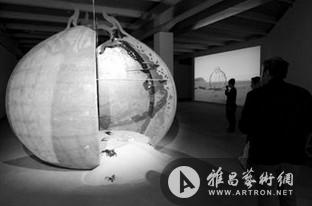 法国里昂双年展仍打明星牌