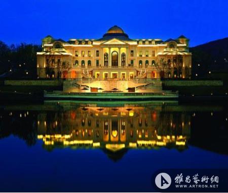 著名艺术大师范曾亲临法国艺术品展开幕仪式
