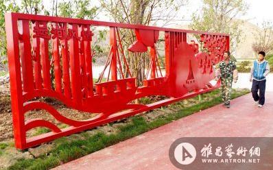 古运河畔现剪纸雕塑