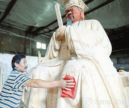 世界最大的木雕关公坐像落成